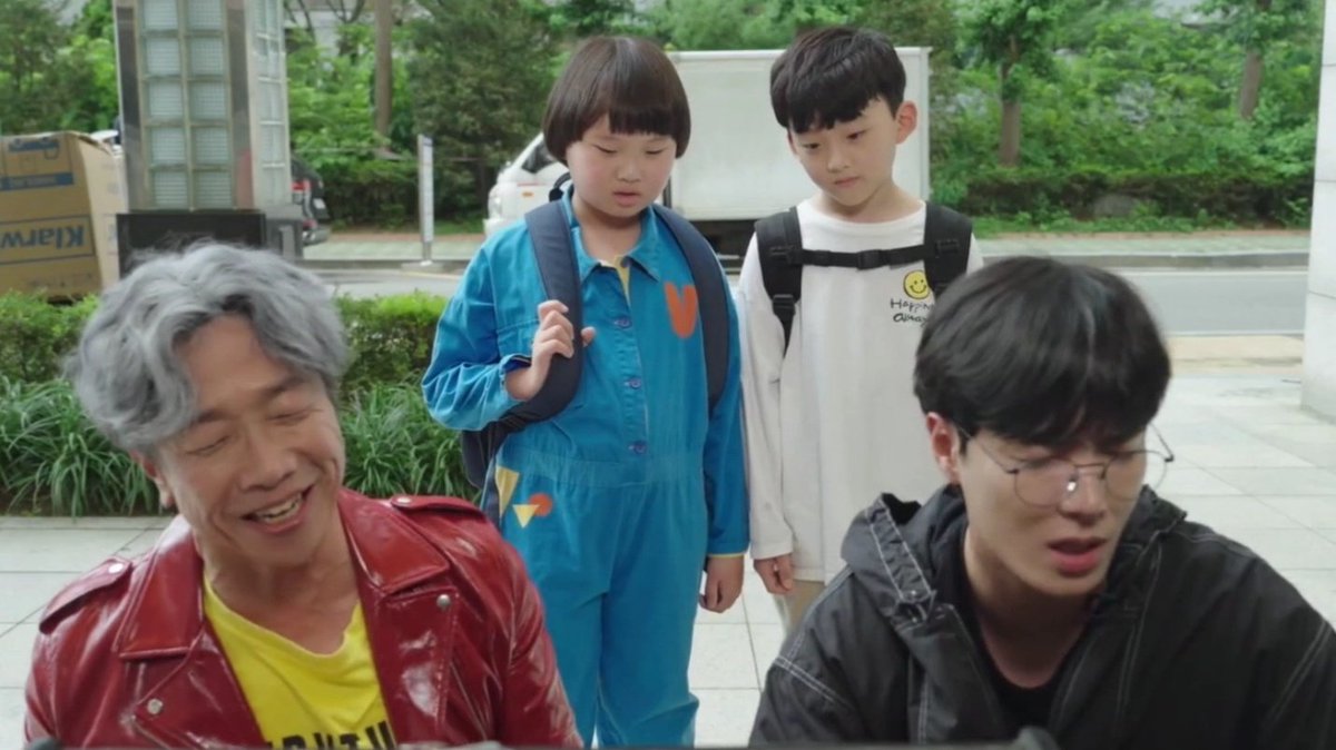 __608challenge's tweet photo. From this scene 😆😆😆

#김종현 #KimJonghyeon #Jonghyeon #金鍾炫 #내친구의졸업식 #김민구 #KimMingu #MyFriendsGraduation https://t.co/hiC21zQzMn