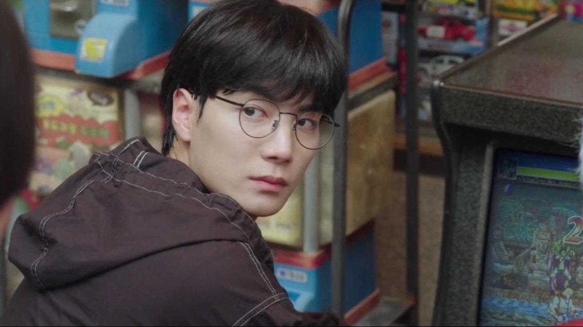 __608challenge's tweet photo. From this scene 😆😆😆

#김종현 #KimJonghyeon #Jonghyeon #金鍾炫 #내친구의졸업식 #김민구 #KimMingu #MyFriendsGraduation https://t.co/hiC21zQzMn
