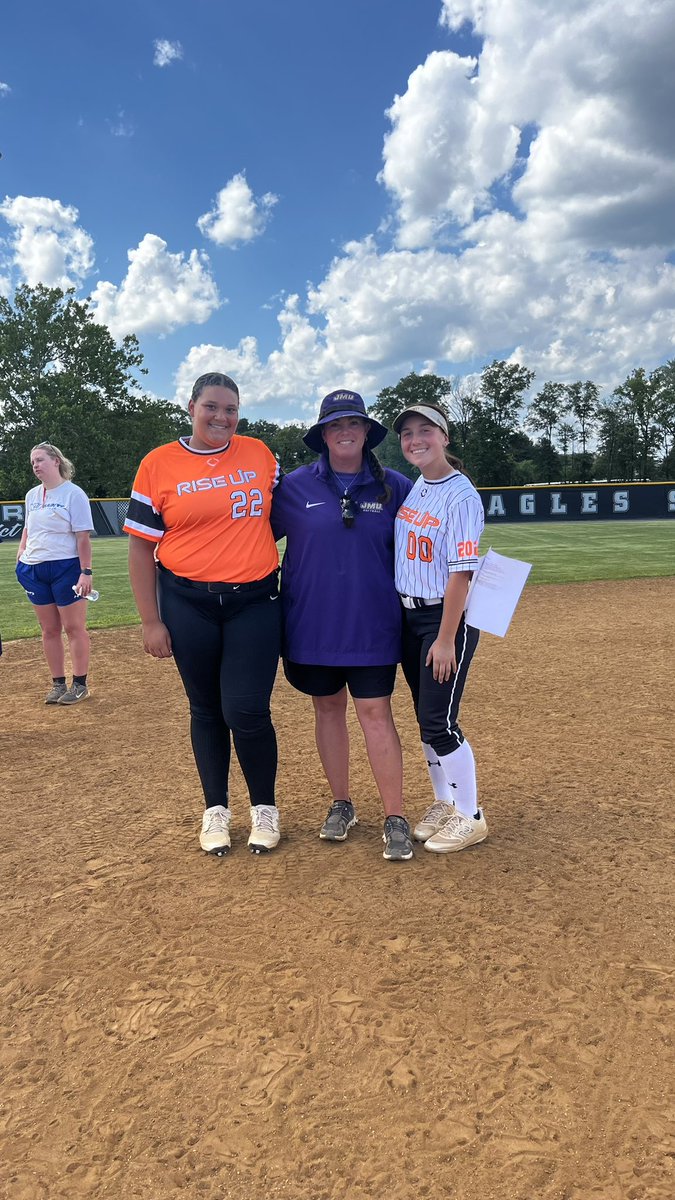 leahgraceh08's tweet photo. Thank you to all the coaches that hosted Junior day softball camp! I definitely learned a lot of new techniques and information that I will be using forward. https://t.co/ehgFWN1sK9
