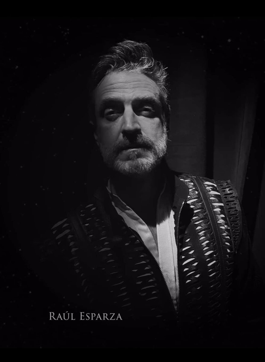 ellenl48's tweet photo. Getting ready to head over to the theatre for Galileo😆 https://t.co/3nx5cqowDt