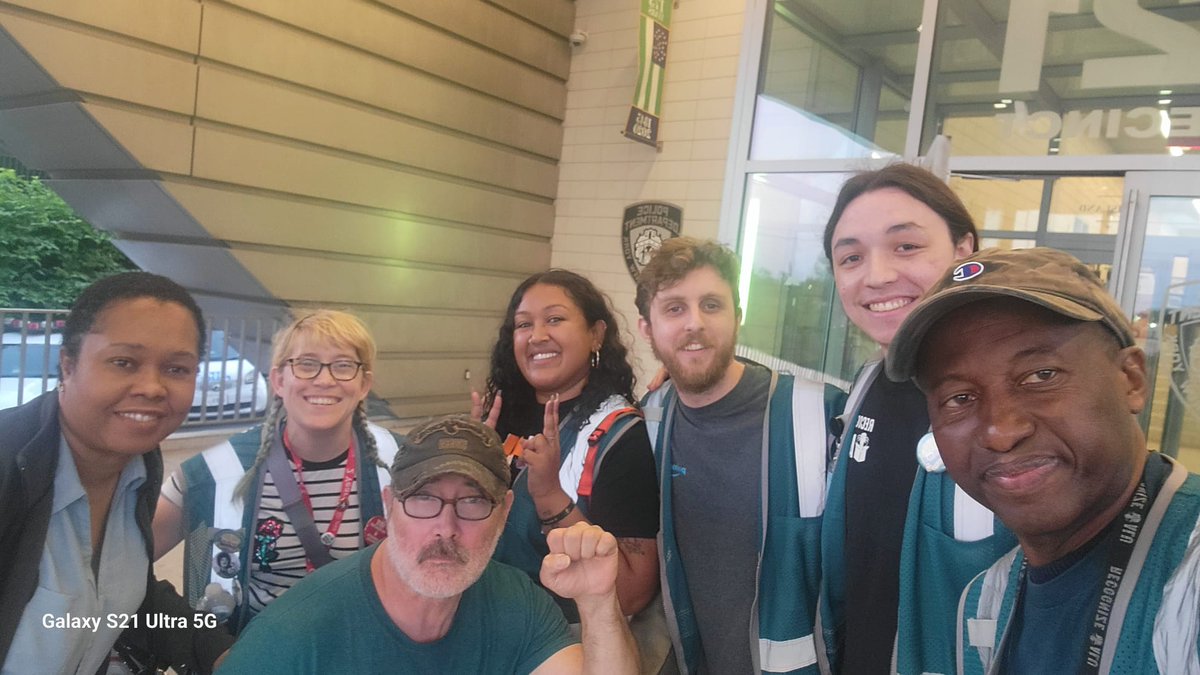 jnmedina8989's tweet photo. Our heroes are free! 💪
We'll be back to organize at JFK8 again tomorrow. https://t.co/BLJhqKPueq