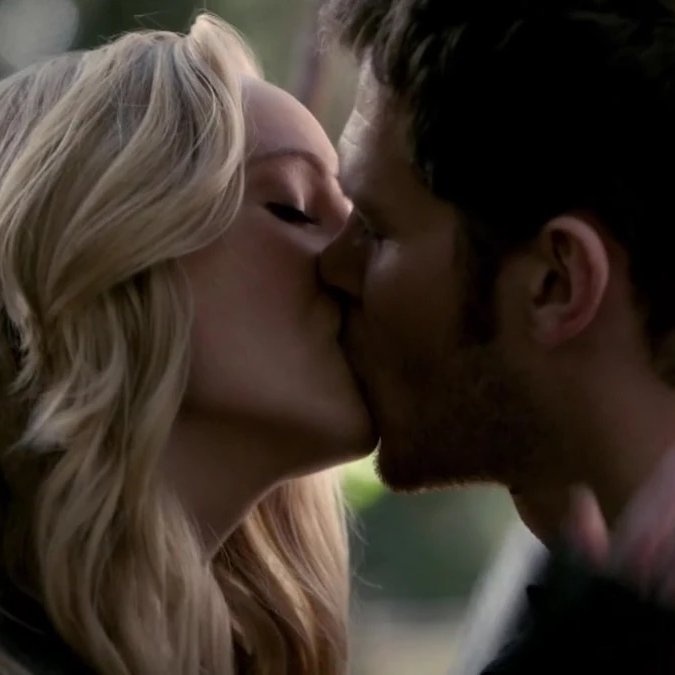 TOP MAIORES CASAIS DE TODOS OS TEMPOS

28 • Klaus e Caroline (The Vampire Diaries)