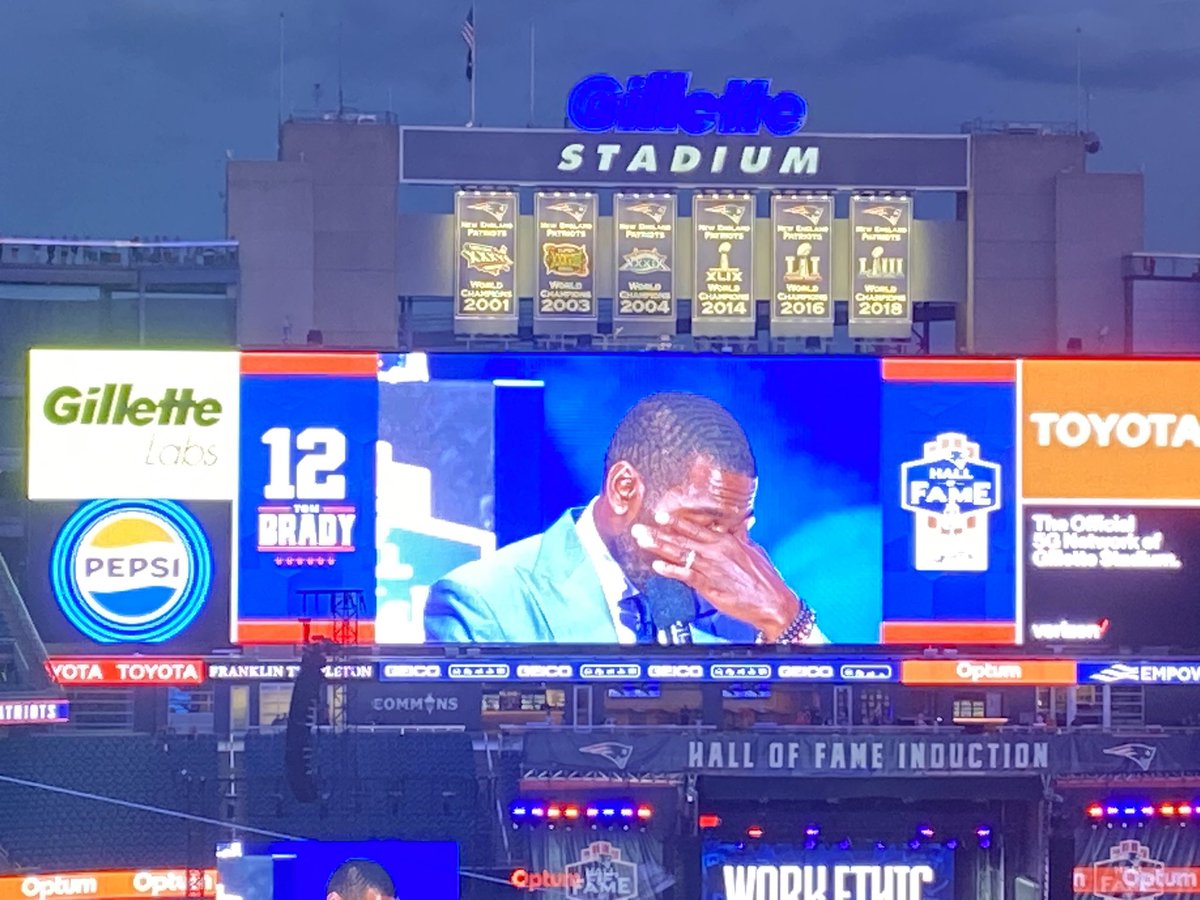 PhilAPerry's tweet photo. Randy Moss getting emotional after receiving a standing ovation from the Gillette crowd.

Tells a story of when he was acquired by the Patriots and what he remembers saying when he first arrived. 

“Put my locker beside Tom Brady’s and the rest will take care of itself.” https://t.co/ci1AzWRu9h