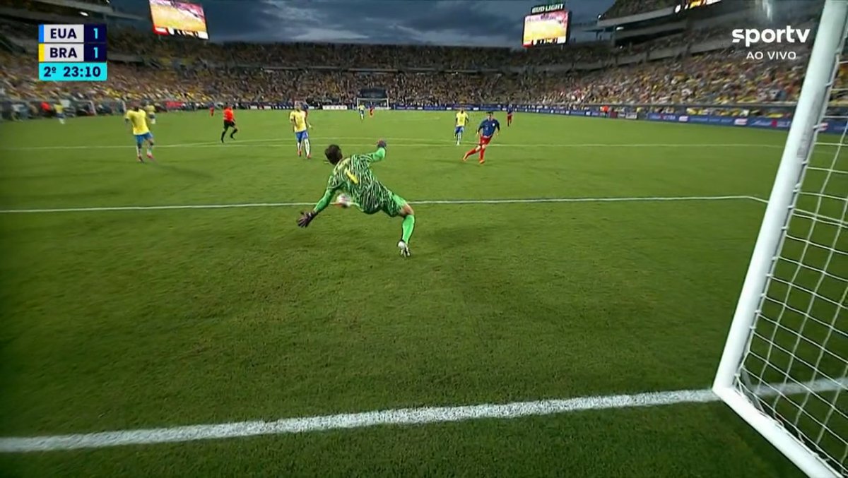 Noitedecopa's tweet photo. Alguém aqui falou mal do Alisson? https://t.co/g2MJYxAJrD