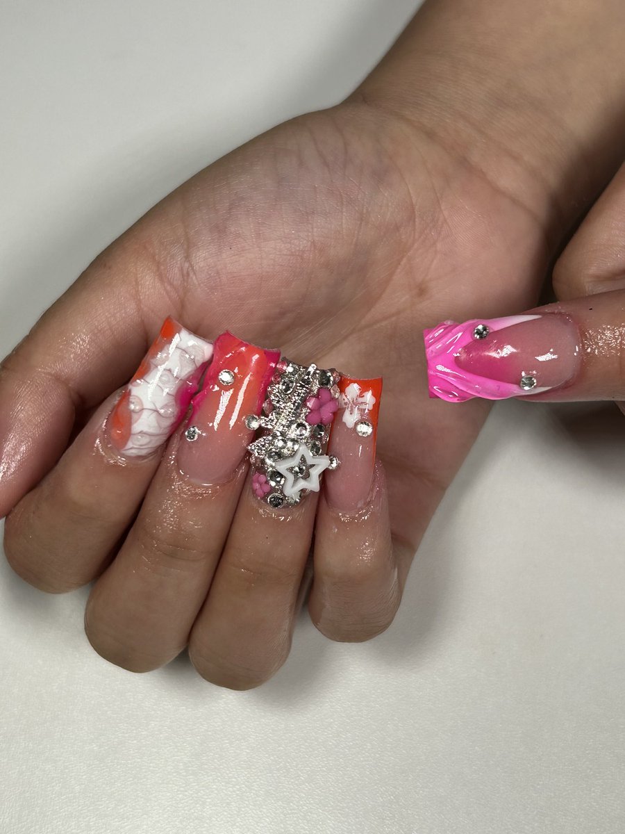 dellgivenofucks's tweet image. i did my shit TWICE today😍😍 #bookthelook dellnailedyou.as.me