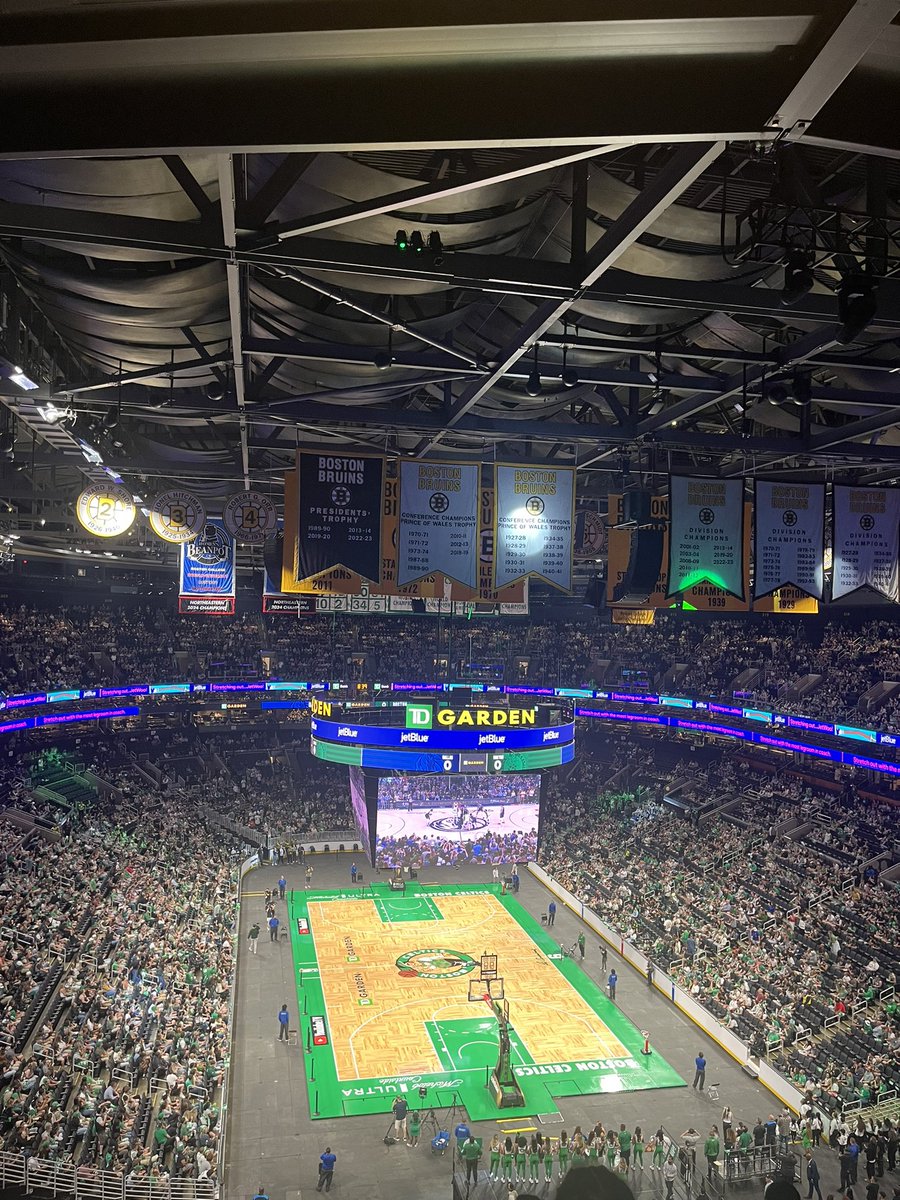 JohnnyRagu20's tweet photo. Shoutout to the real Celtics fans @cookejournalism https://t.co/ZsfJNPZlVK