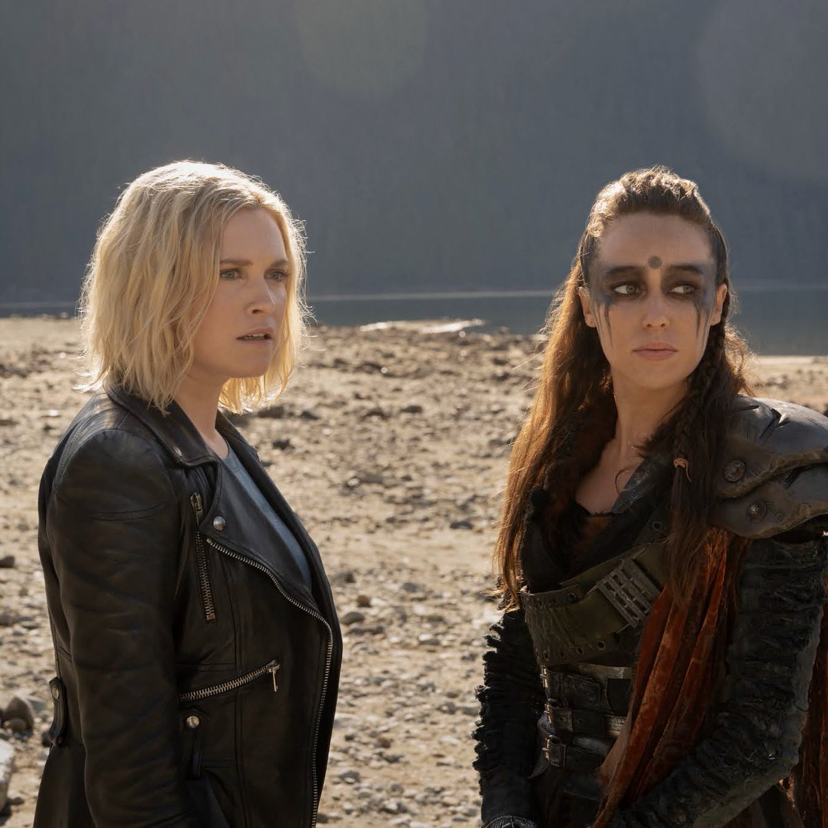 sboficial's tweet photo. TOP MAIORES CASAIS DE TODOS OS TEMPOS

19 • Clarke e Lexa (The 100) https://t.co/ssp5WCsEZ6