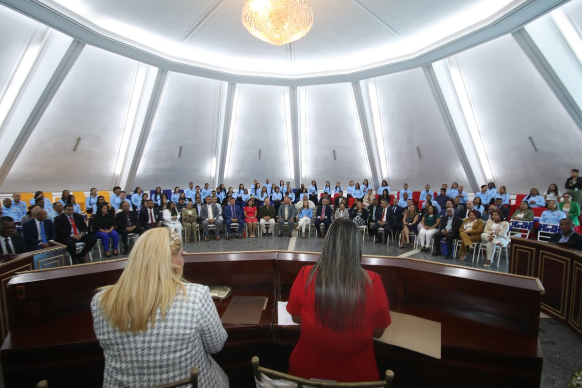 CGRVenezuela's tweet photo. Este #12Jun, el contralor general de la República (E), Dr. Jhosnel Peraza Machado, asistió como invitado a la sesión solemne realizada por la celebración del vigésimo quinto aniversario de la Contraloría del estado La Guaira. https://t.co/CZX714vSZr