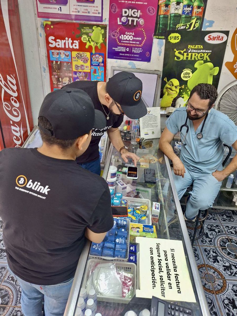Jorge2Alas's tweet photo. Farmacia Nuevo Cuscatlán is now using @blinkbtc to accept #Bitcoin payments.

@GemypSystem and @RobertoEch49772 we make a great team! 💪🏼

🍊⚡️ https://t.co/p1PtYdBtwZ