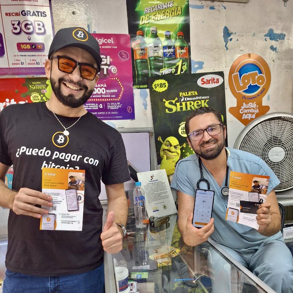 Jorge2Alas's tweet photo. Farmacia Nuevo Cuscatlán is now using @blinkbtc to accept #Bitcoin payments.

@GemypSystem and @RobertoEch49772 we make a great team! 💪🏼

🍊⚡️ https://t.co/p1PtYdBtwZ