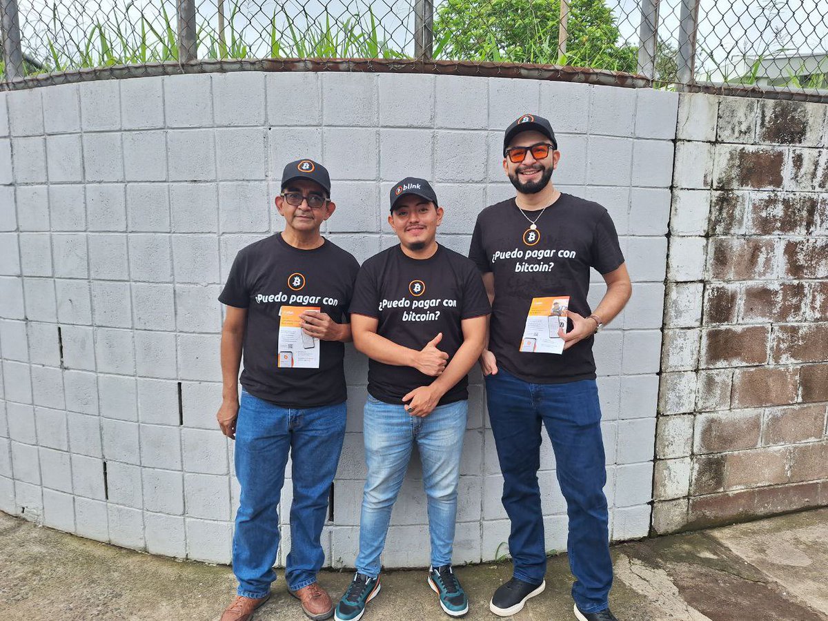 Jorge2Alas's tweet photo. Farmacia Nuevo Cuscatlán is now using @blinkbtc to accept #Bitcoin payments.

@GemypSystem and @RobertoEch49772 we make a great team! 💪🏼

🍊⚡️ https://t.co/p1PtYdBtwZ