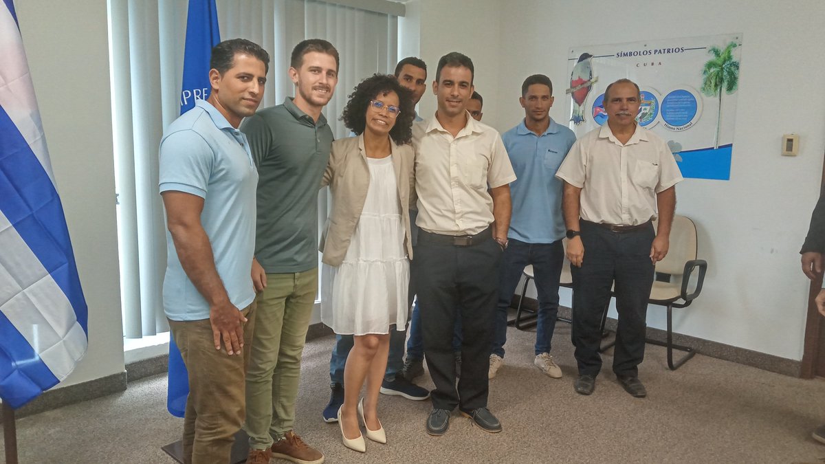 MariaLuisa2023's tweet photo. ❤️🇨🇺En Cuba tenemos una juventud que piensa como país!
En ST #MacroprogramaCTI intercambios con este maravilloso equipo de jóvenes líderes de la tecnología de transfermovil, vigilantes permanentes para mantener su sostenibilidad bajo el concepto de mejora continua.
@EdMartDiaz https://t.co/ExvqqKz7hh