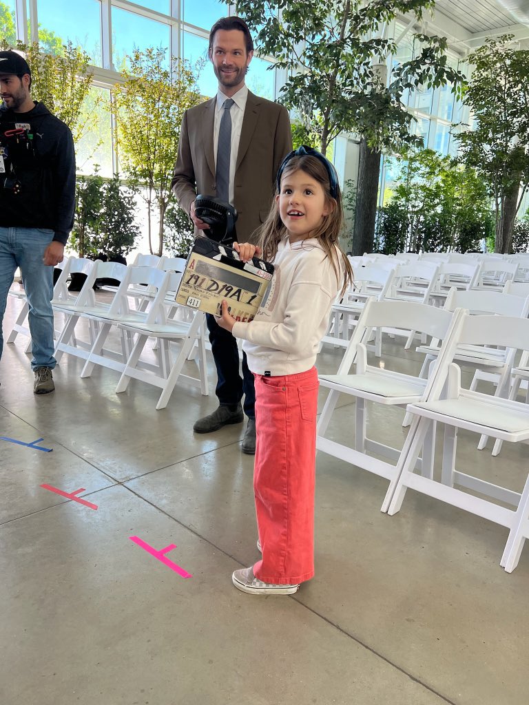 SpnTentation's tweet photo. o jared simplesmente levando os filho tudo pro set de filmagens de Walker com ele e a Gen ehsuebhdjdjxjd PERFEITOS https://t.co/WS9zVivs4Y