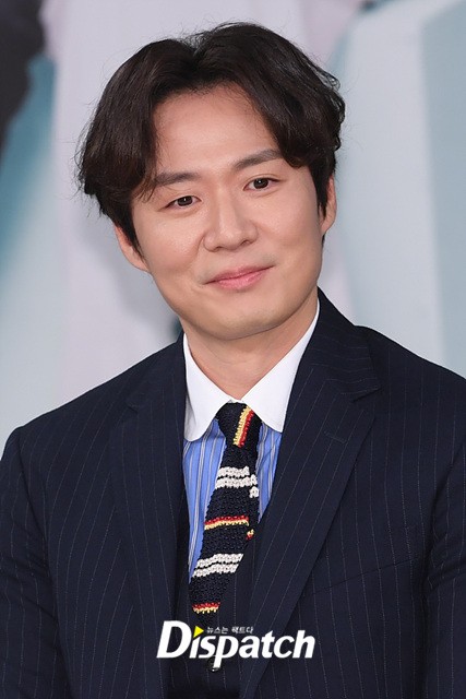 KoreanUpdates's tweet photo. Reps of #YeonJunghoon confirms that the actor will be leaving KBS #2Days1Night after careful discussion with the production team. His last filming will be next week &amp; he will be focusing on acting again after his departure

https://t.co/jgfG9dnGu7 #KoreanUpdates RZ https://t.co/odw9naG3W7