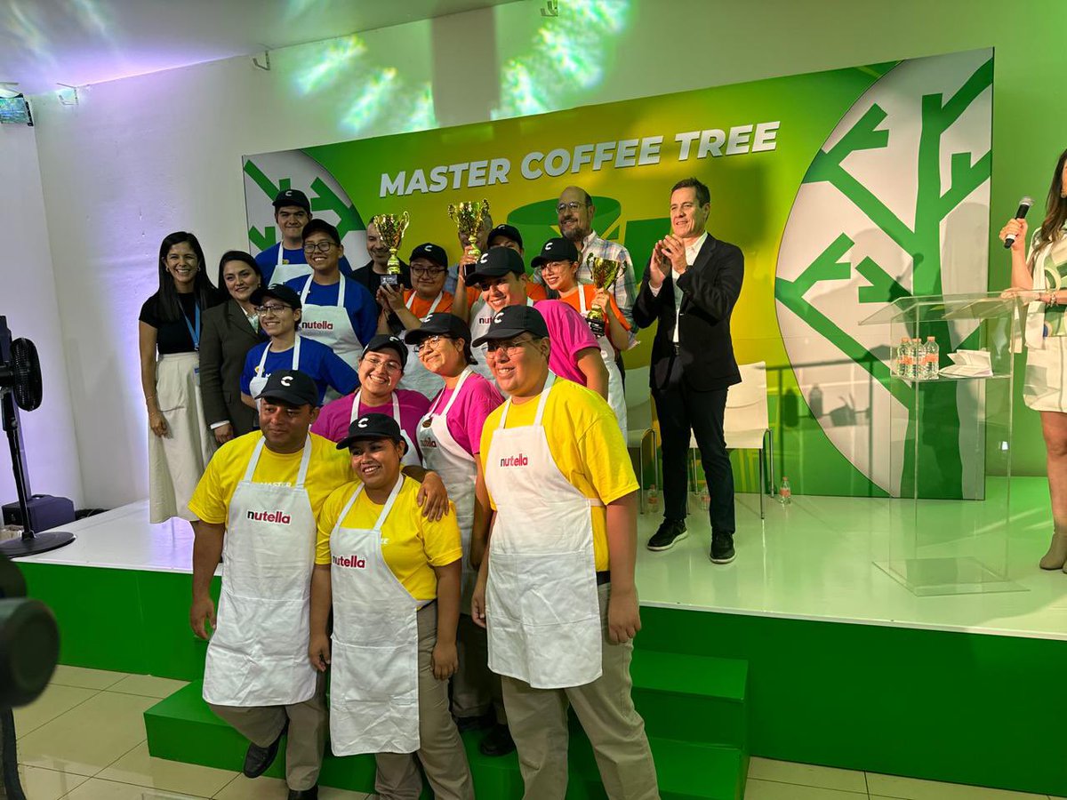 avacu's tweet photo. @cinepolis Una gran final, hoy en el cierre de nuestro concurso nacional “Máster Coffee Tree”, y tenemos Ganadores, felicidades al equipo “Cinepolis Sentura CDMX”, los 3 mejores Cinepolitos, los más rápidos para elaborar las mejores carpas!! Felicidades!! @SomosCinepolis https://t.co/03GtrDBdo4