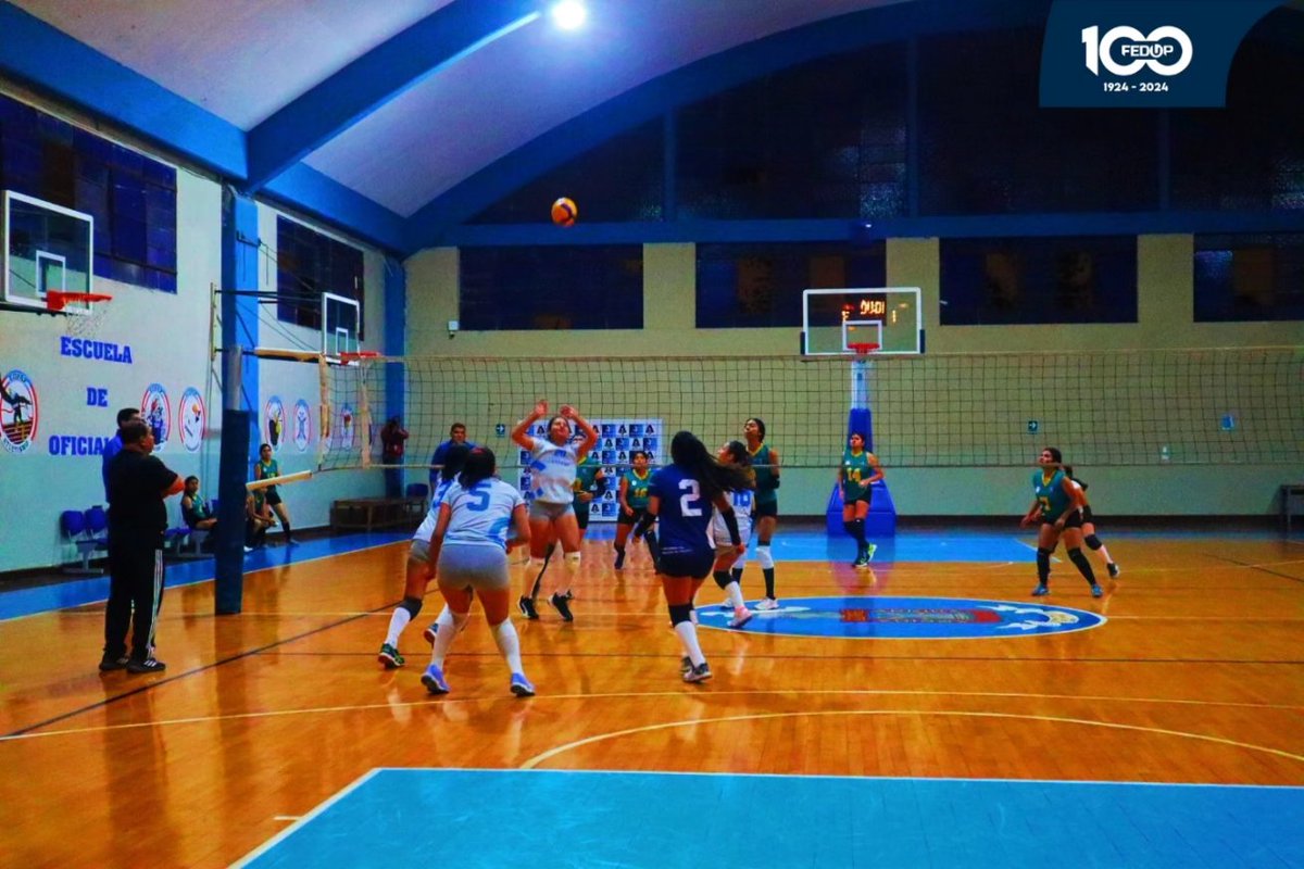 perufedup's tweet photo. ¡VICTORIA PARA LA CIENTÍFICA! 🔥🏐🔥
La #UCSUR Venció 2 sets 0 a la #UNALM en la semifinal del FEDUP Centenario Liga Universitaria División Ascenso de Vóleibol Damas Región Lima 2024.

📷@jhon_e_b_25

FEDUP, 100 años promoviendo el deporte universitario 💙❤️ https://t.co/b1E1GlgDEh