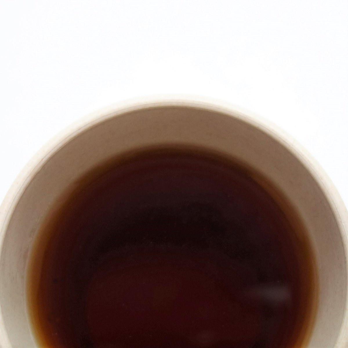 circle__cup's tweet photo. コーヒーを紙コップで飲むと、どうしても紙のにおいがしてしまいコーヒー本来の香りが台無しになってしまいます🥲
テイクアウトの際は #circlecup やマイボトルを活用して、コーヒー本来の香りを楽しみながら深く味わってくださいね✨
今日もコーヒー片手に1日がんばっていきましょう👋 https://t.co/u0chEcpb1Q