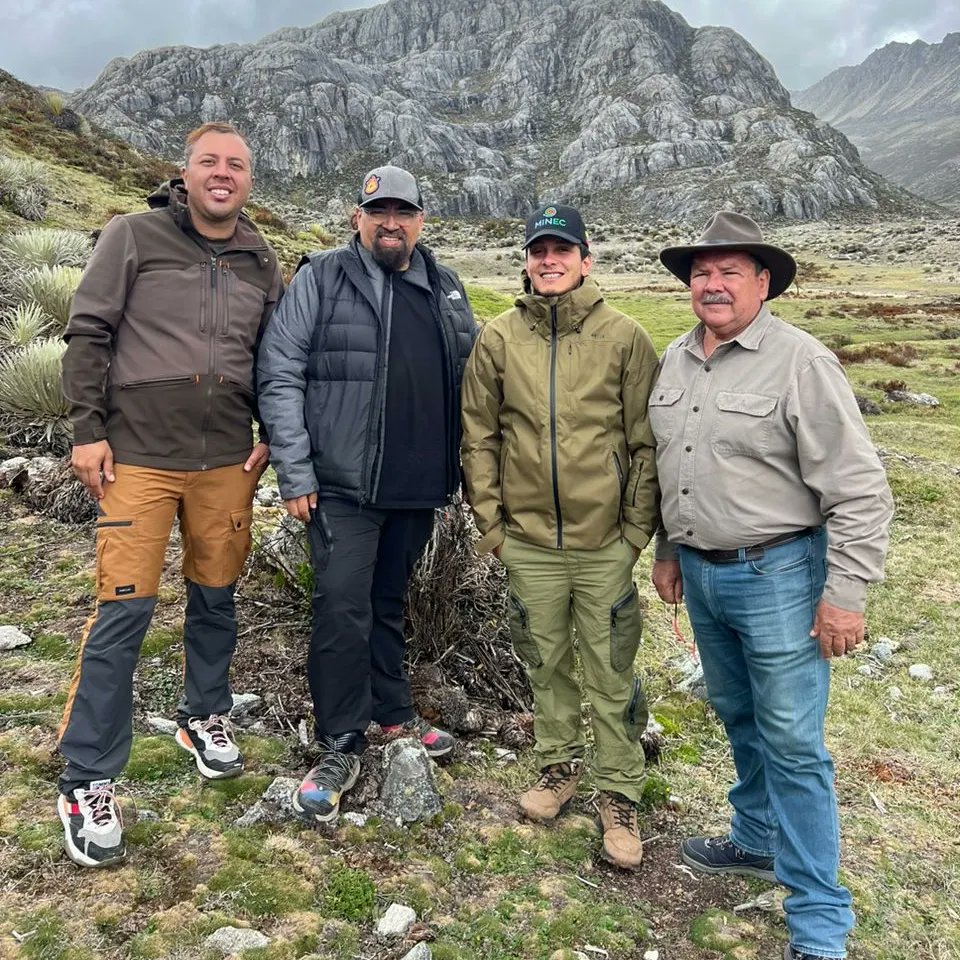 Dgdboficial's tweet photo. Visita al Parque Sierra La Culata, Mifafi (Domo) para verificar la infraestructura y la elaboración de material audiovisual en el marco del Programa de Conservación de Mega Rapaces y Rapaces del Neotrópico a la  especie bandera el Cóndor de los Andes (Vultur gryphus). https://t.co/BHVpdpsisN