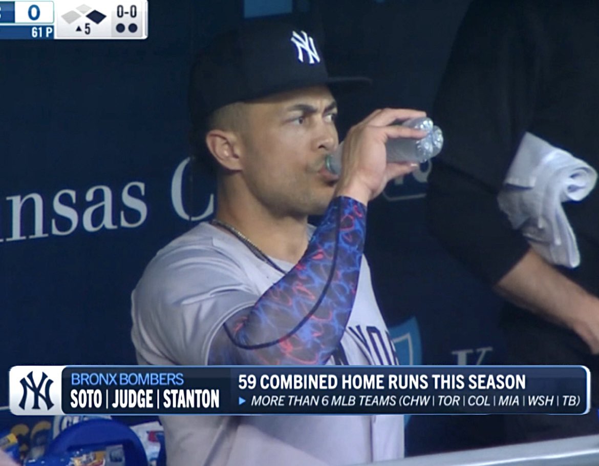BaseballWRLD_'s tweet photo. Look at this trio man lmao https://t.co/2bIjZM6IBv