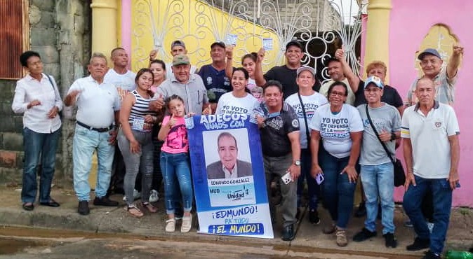 HILDEMARDELGAD1's tweet photo. #12Jun| El Equipo de @ADOrgLosGodos Sector Paramaconi Junto a @JesusDCastilloC hoy realizamos un CasaXCasa invitando a los Vecinos a Votar por @EdmundoGU en la Tarjeta de la #Unidad

Seguimos Sin Descanso en la Calle Trabajando por la Libertad de Venezuela 🇻🇪
#ADecosConEdmundo https://t.co/5EsXHVIGlm