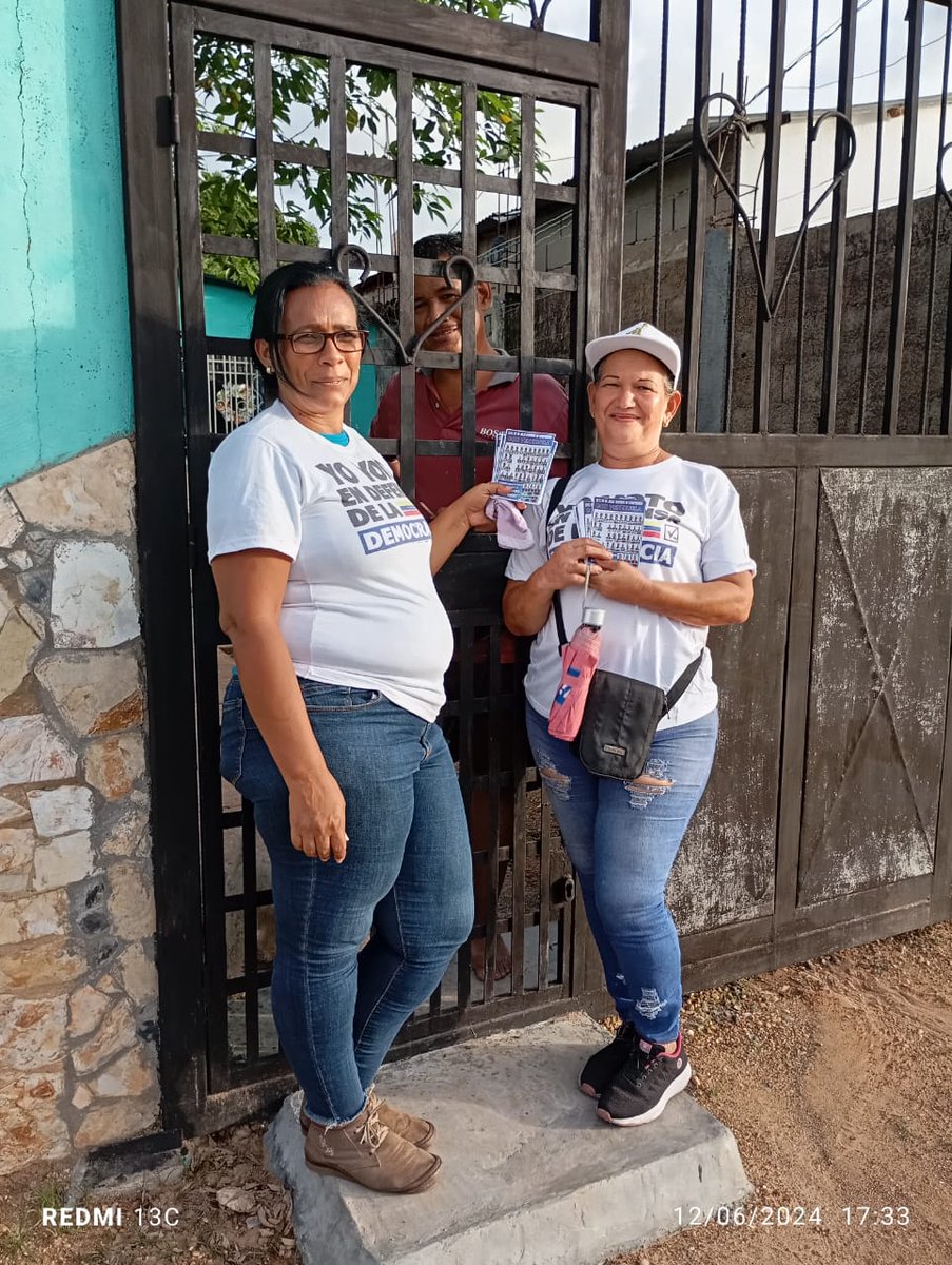 HILDEMARDELGAD1's tweet photo. #12Jun| El Equipo de @ADOrgLosGodos Sector Paramaconi Junto a @JesusDCastilloC hoy realizamos un CasaXCasa invitando a los Vecinos a Votar por @EdmundoGU en la Tarjeta de la #Unidad

Seguimos Sin Descanso en la Calle Trabajando por la Libertad de Venezuela 🇻🇪
#ADecosConEdmundo https://t.co/5EsXHVIGlm