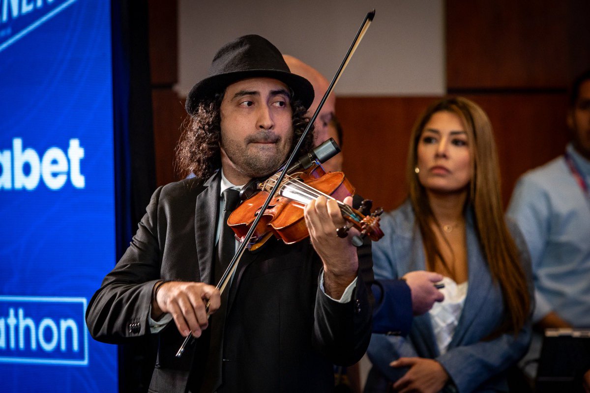 LigaEcuabetec's tweet photo. 📍 Una vez más, juntos con @sonata_ec en el ProSummit Ecuador 🔥😉

¡Un verdadero show! 🎻

#ProSummitEcuador #WorldLeagueAssociation 🇪🇨💯 https://t.co/JXCjcMqKIo