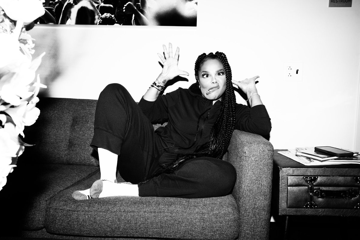 JanetJackson's tweet photo. I love seeing u guys so much every night ♥️

📸: @solaimonster 
Makeup: Preston Meneses
Braids: The Urban Meet Braid Shop https://t.co/16F62rj3s3