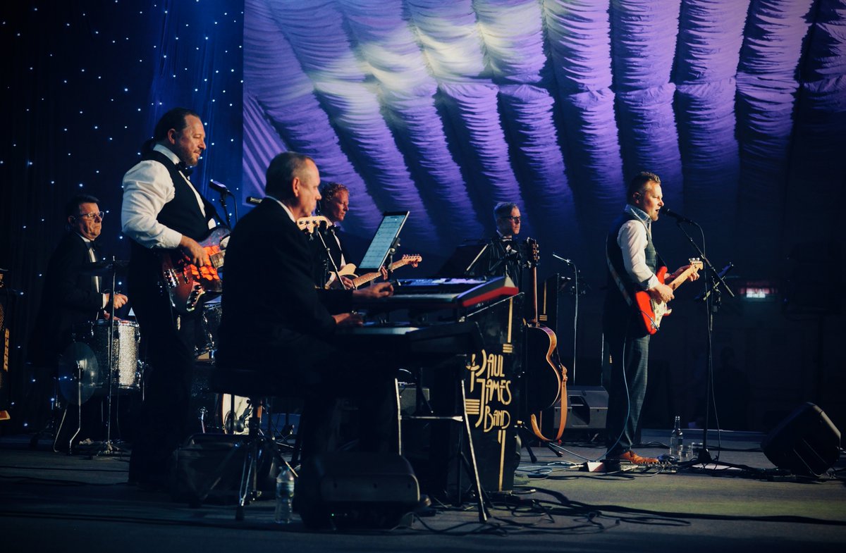 PaulJamesBand's tweet photo. Aaron has a wealth of experience performing with local bands.  Enjoy his intimate set of great covers with Graeme in the Gin Bar this Sat from 7pm 🎸🎹🍸 #CrownePlazaNCL https://t.co/sebhyi3XNt