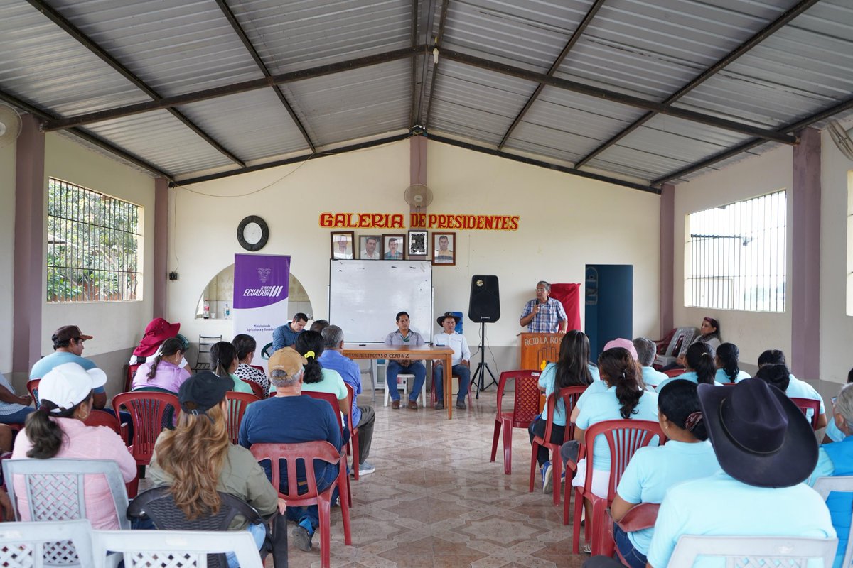 AgriculturaEc's tweet photo. #LosRíos | Mantuvimos una mesa de trabajo con agricultores del cantón Montalvo y representantes del Pueblo Montubio. Dialogamos sobre estrategias para mejorar la productividad y la sostenibilidad de los cultivos en la provincia. https://t.co/hIXTrPGaX0
