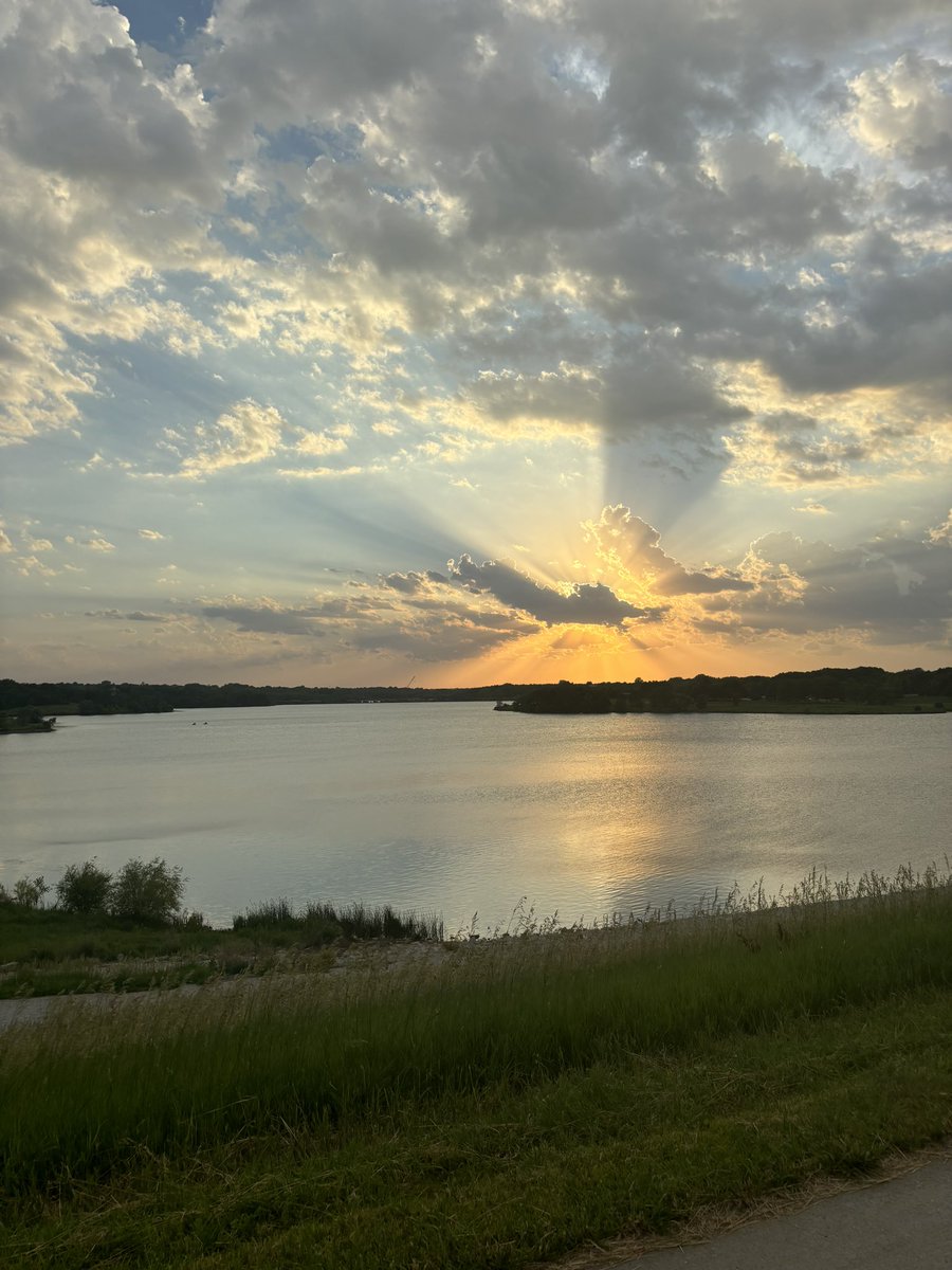 MaryKateGulick's tweet image. Speed work in 88 degree heat. What could go wrong? #finishline #sunsetrun #2adays