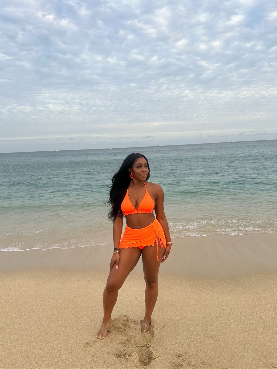 Me + a swimsuit + a beach = ❤️