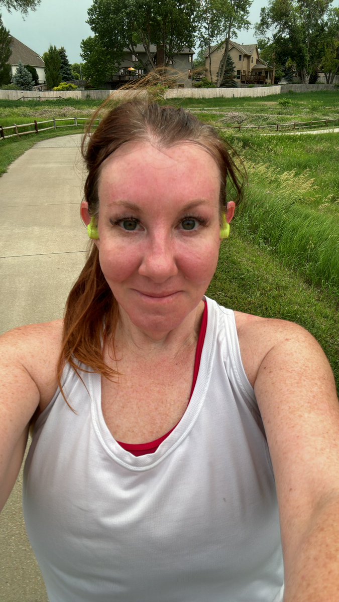 MaryKateGulick's tweet image. Speed work in 88 degree heat. What could go wrong? #finishline #sunsetrun #2adays