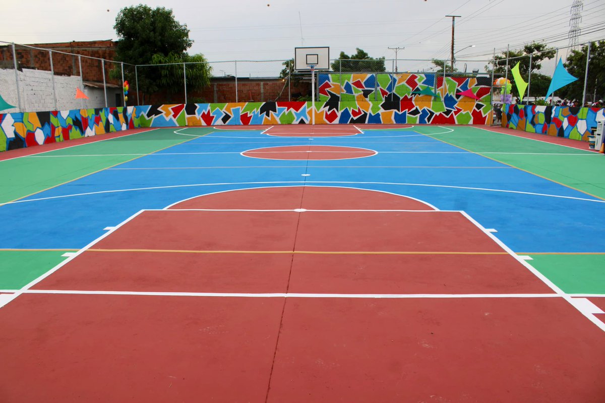 johanitakenpo's tweet photo. #ChávezSoyYoChávezEresTú Hemos reinaugurado la cancha de usos múltiples de la comunidad Samán Tarazonero I, luego de una gran labor de rehabilitación por parte de @INADEMAR1 en articulación con el Poder Popular, el Plan Yo Defiendo Haciendo + y gracias a @NicolasMaduro https://t.co/M5XdKoVgRb