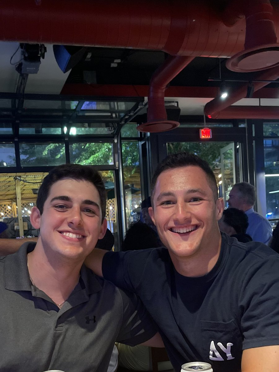 BIGGER THAN 🏈 2 FORMER PLAYERS FROM <a href="/DukeU/">Duke University</a> <a href="/TuftsUniversity/">Tufts University</a> RANDOMLY MEET IN DC AND 🔗 THRU OLE COACH MANNING STORIES🤣‼️ SERVE THE FUTURE AND IMPACT THROUGH REAL ❤️ #DULINE #HITTAS #SACKCHASERS ⏳🩺🩺