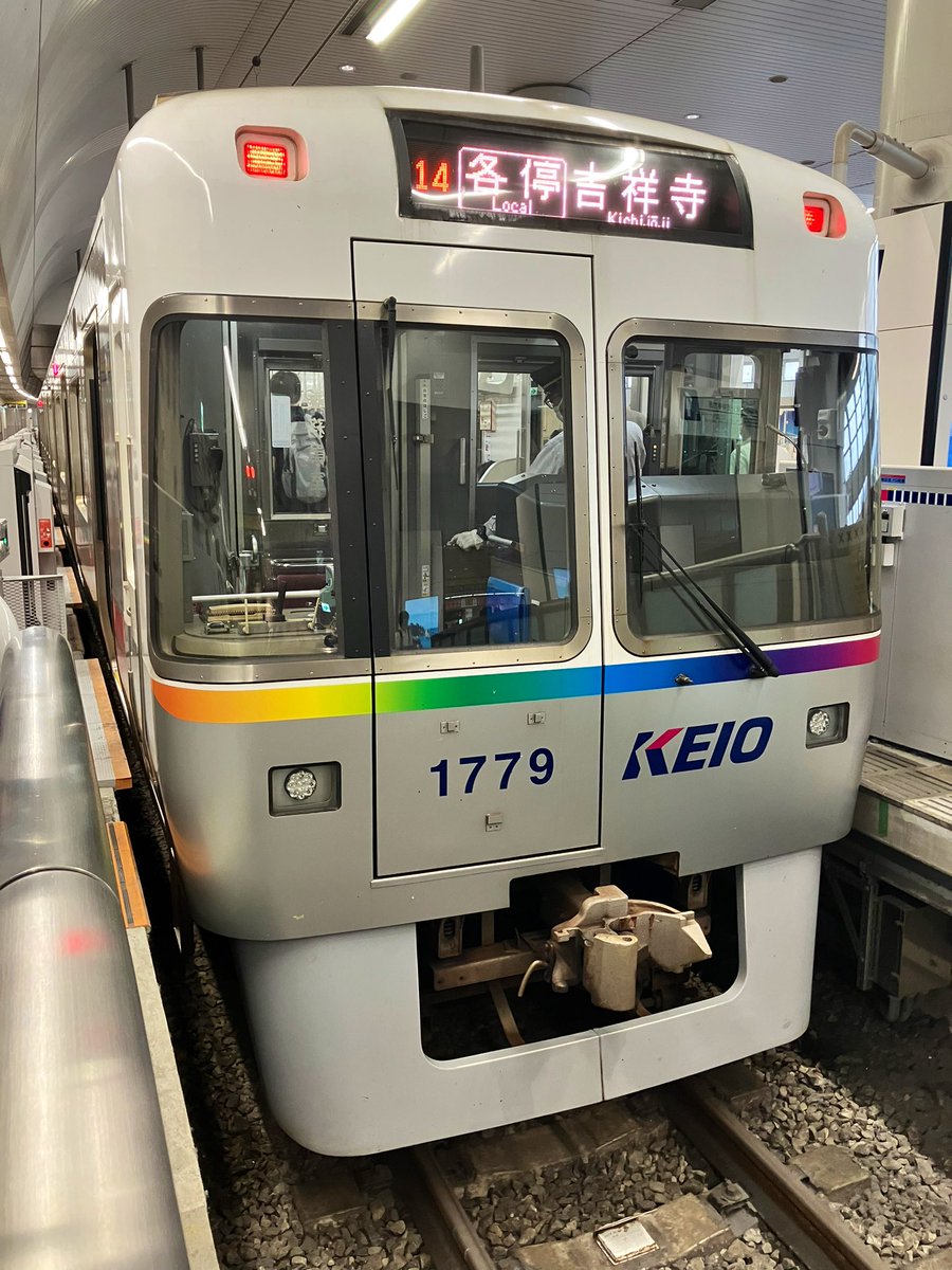 S2H6GLdIIkaZtBo's tweet photo. 今日は実家へ!
レインボー🌈🚃だった✨
#京王井の頭線 #レインボー #1729F https://t.co/BfgZoTSgnd
