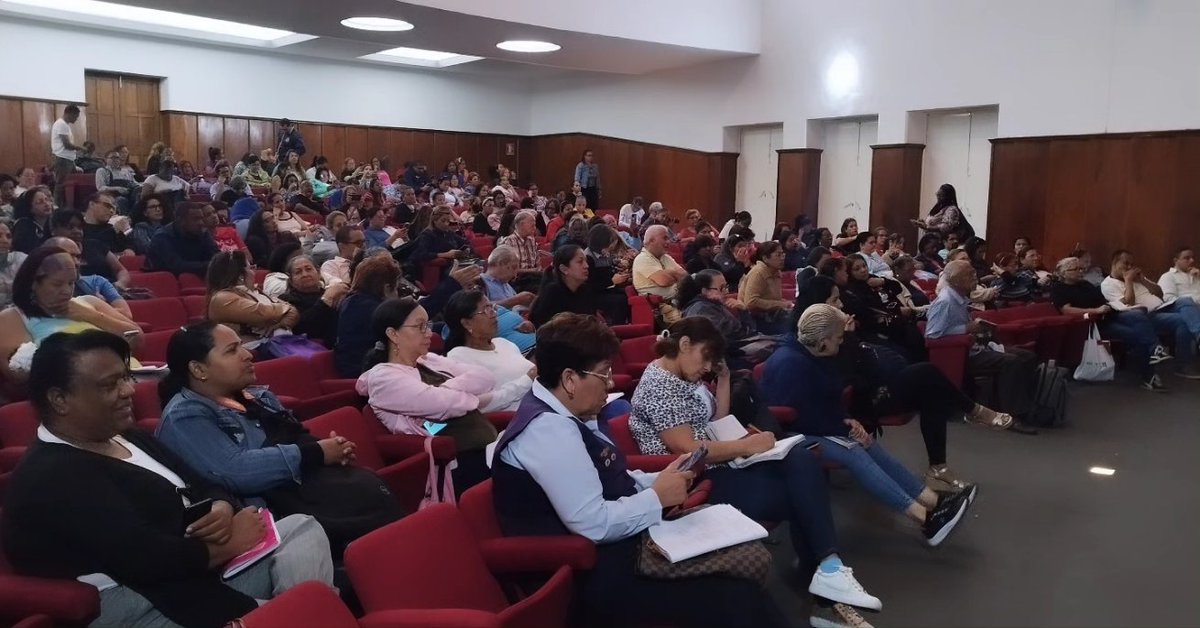 CatedralCDCE's tweet photo. En el C.E. Fermín Toro, hoy se efectuó el Encuentro con Subdirectores Académicos, Técnicos de todos los Niveles y Modalidades, Coordinadores de Educación Básica y Calidad Educativa Parroquial.
#CreemosEnNuestraGente 
@NicolasMaduro
@_LaAvanzadora
@MPPEDUCACION
@CDCECaracas https://t.co/TAdmWA3qZz
