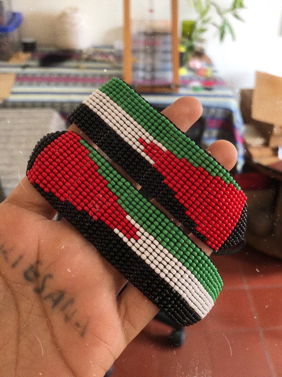 ¡voy a regalar 2 manillas de Palestina a una persona! 🇵🇸

¿qué hacer?
1. darle RT a este tweet.
2. sigue en Instagram o Facebook la página de mi negocio y envíame una captura:
IG instagram.com/boemit
FB facebook.com/boemit

el sorteo se realizaría el día sábado 15 de jun.