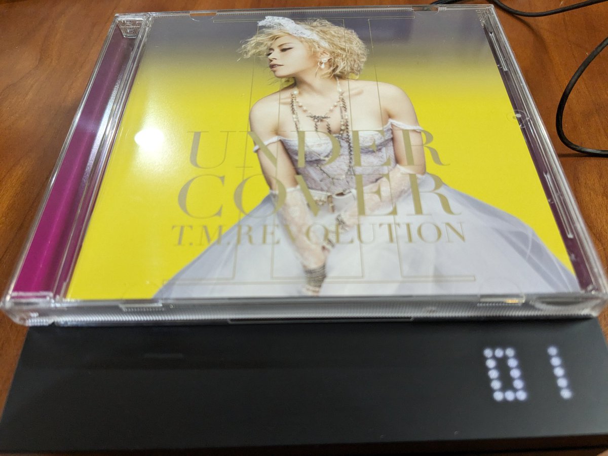 loverockmusic12's tweet photo. 今日はT.M.Revolutionの「UNDER:COVER II」を聴くぜ!
歌詞カードが分厚くて収まらなかった…💦
#TMRevolution
#TMR
#UNDERCOVER2
#km5
#InstantDiskAudio
#AudioCP1
#CDプレーヤー
#音楽好きな人と繋がりたい
#音楽好きと繋がりたい https://t.co/GYFA5RqSlk