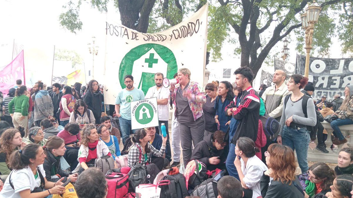 franco__paco's tweet photo. Comunicado [Hilo] 🧵 
Más de 100 personas atendidas en el congreso por la La Posta de Salud y Cuidado 12/06

Estuvimos presentes estudiantes y trabajadores de la salud de CABA, La Plata, Zona Oeste, Sur y Norte. https://t.co/66zoHRTsn5