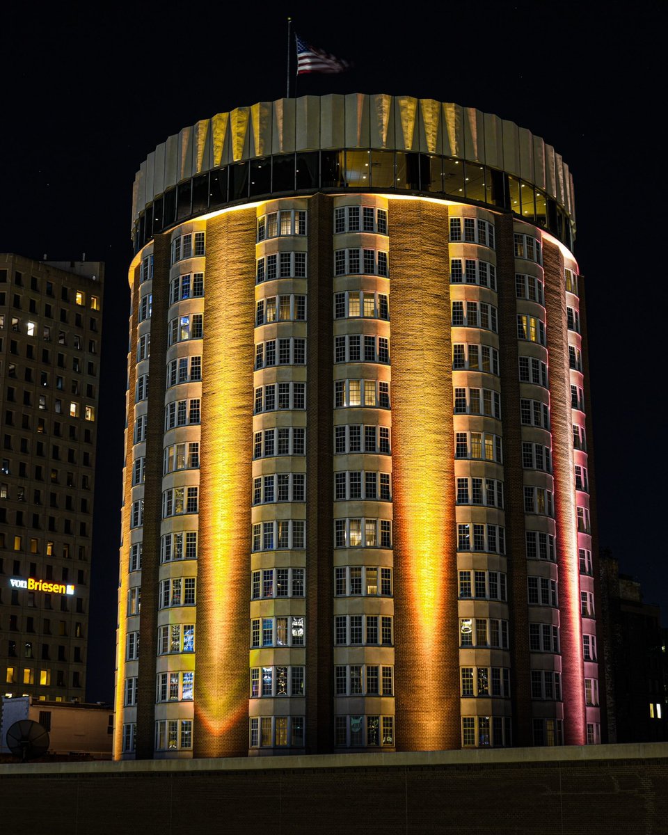 MarquetteU's tweet photo. “I am so appreciative to be a part of such a great community here at Marquette University and Milwaukee. I love you all.”  
 
— President Michael R. Lovell’s remarks after completing the #LovellStrong 5K Run on Marquette’s campus in 2021.
 
🎗️ Thank you, Milwaukee, for lighting up gold to honor President Lovell and raise awareness about sarcoma. 💛