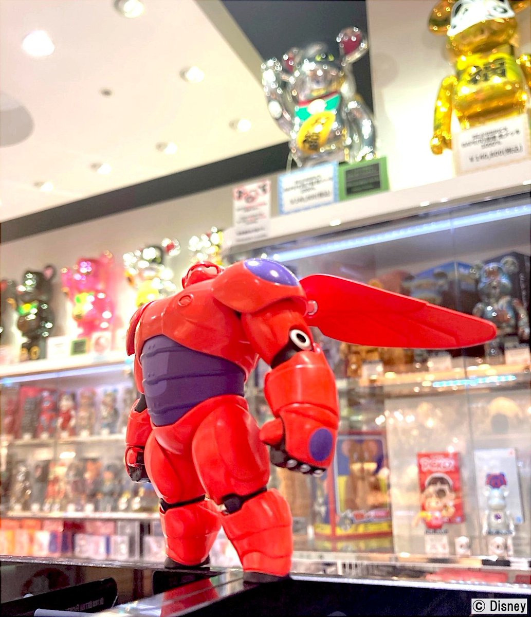 MEDICOM_TOY's tweet photo. 【Today's SOLAMACHI】
"UDF Disney シリーズ"から『Armored Baymax』が発売中！元々は人々に寄り添うケアロボットとして作られましたが、主人公ヒロの亡き兄の無念を晴らすために全身に鎧をまとい仲間と共に巨悪へ立ち向かいます！
#medicomtoy #メディコムトイ #UDF #ディズニー https://t.co/ULqtOaEM8g