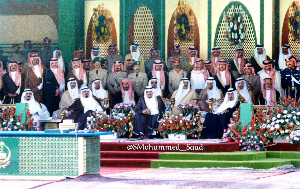 SMohammed_Saad's tweet photo. قبل 40 عامًا، رعى الملك فهد بن عبدالعزيز حفل تخرج الدفعة الأولى من طلبة كلية الملك خالد العسكرية بالرياض، وبحضور:
- الملك عبدالله بن عبدالعزيز
- الأمير سعود بن محمد
- الأمير مشعل بن عبدالعزيز
- الأمير تركي بن عبدالعزيز
- الأمير بدر بن عبدالعزيز
- الملك سلمان بن عبدالعزيز
رحمهم الله وحفظ الله خادم الحرمين الشريفين الملك سلمان بن عبدالعزيز وولي عهده الأمين. 

تبقى هذه الصورة محفورة في ذاكرة الحرس الوطني وتاريخ المملكة العربية السعودية 🇸🇦.