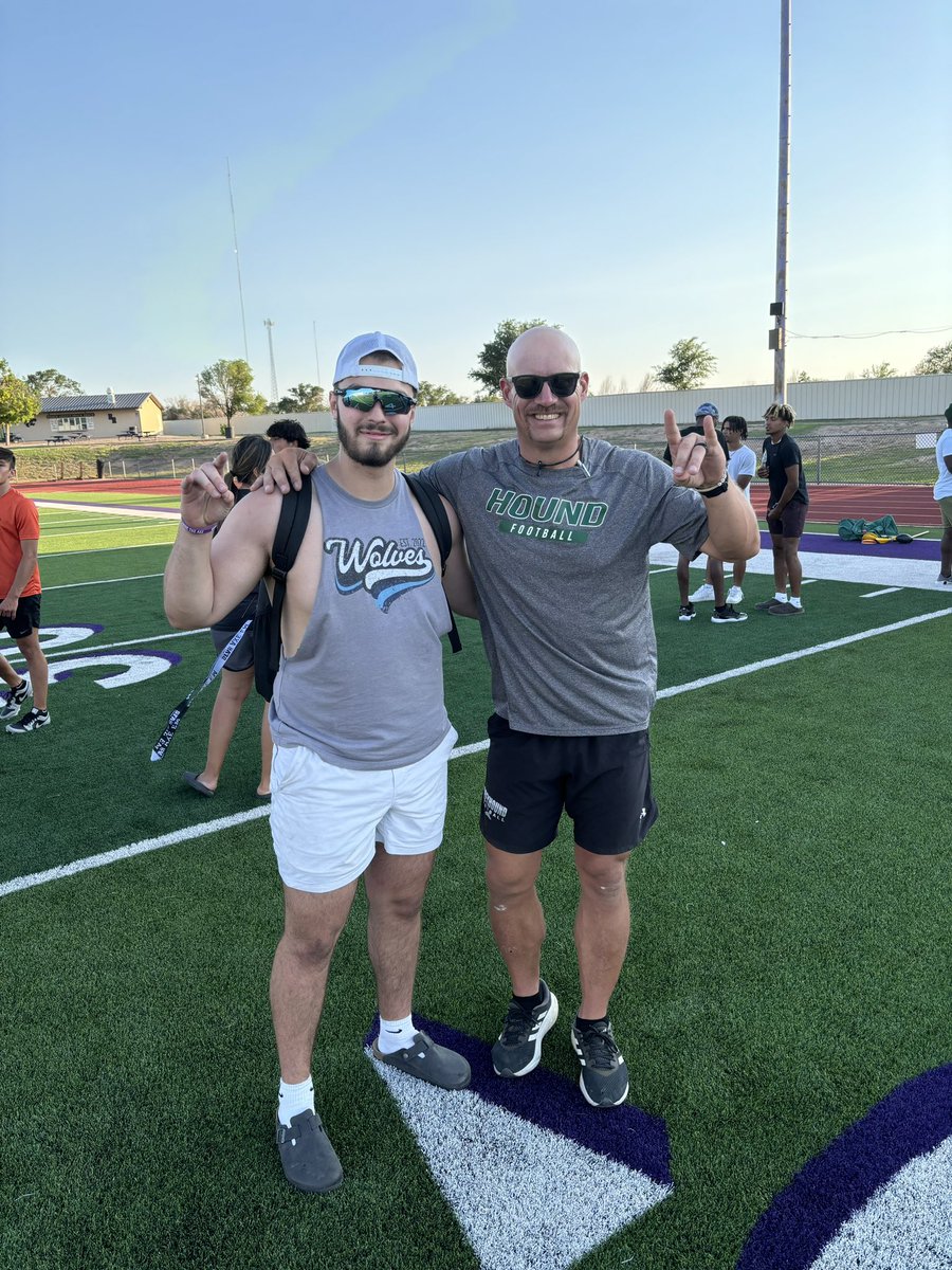 Kaidon_B's tweet photo. Had a great time at @ENMUFootball! Thank you to @CoachKelleyLee @tjdeleon02 and @osoukup! Got to meet new coaches and see what the Greyhounds are all about. @SteveBergeski @RecruitTheWest @CoachPomfret @FBCoachCummings @WPlainsFB @Coach_BPerkins https://t.co/WFhBA5EDf5