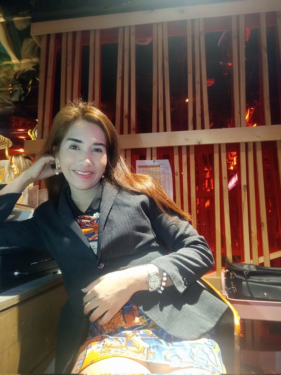 SarahLacaba's tweet photo. Opening duty for today! ☺️ Tara na po sa @UrusMakati at magpa massage. Were open by 3pm until 4am po ❤️

@dadedidodu_dee ❤️
@paoloangelov 💋 https://t.co/aqxX5nmEX0