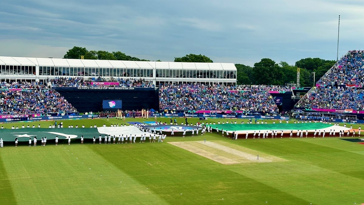 GoCloudMoyo's tweet photo. Our founders @mkedia, @monishdarda, and @SamirBodas were at the historic #IndVSPak match in New York last week 🏏Although the rest of #MoyoFam couldn't attend, the CLOUD team made an appearance early on delaying the match. As thrilled as the 1.4 billion Indians on the victory! https://t.co/7XwPy7FIKM