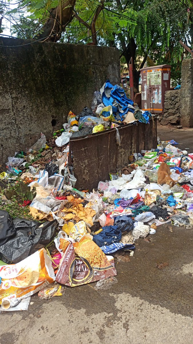 pyspacex's tweet photo. @mybmcWardKE @mybmc @htcleanmymumbai @Clean_mumbai8 @CMOMaharashtra @clean_up_mumbai @Mumbai @andhericitizen @mumbaimatterz @MTPHereToHelp @CPMumbaiPolice @RoadsOfMumbai @marolnaka @BankiMistry @AndheriCitizens @AndheriPeople Day 2 - This is still the same. @mybmcWardKE, @mybmc @mybmcRoads get this cleaned. Location is mentioned in this  thread. https://t.co/LRzlEy3qi0
