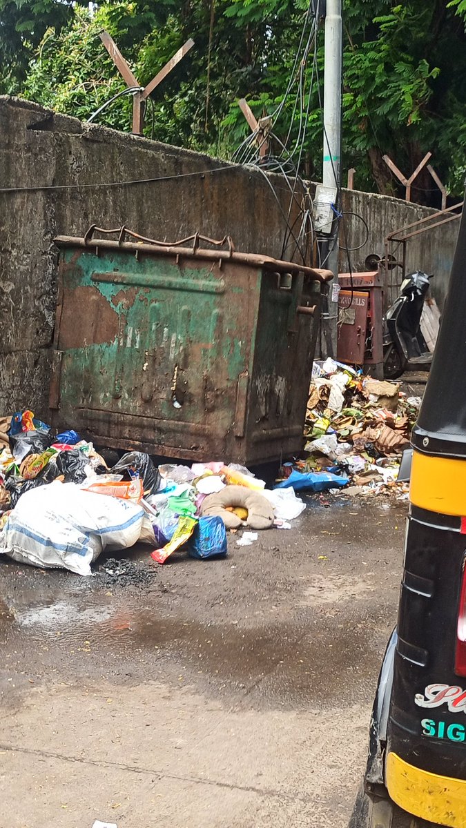 pyspacex's tweet photo. @mybmcWardKE @mybmc @htcleanmymumbai @Clean_mumbai8 @CMOMaharashtra @clean_up_mumbai @Mumbai @andhericitizen @mumbaimatterz @MTPHereToHelp @CPMumbaiPolice @RoadsOfMumbai @marolnaka @BankiMistry @AndheriCitizens @AndheriPeople Day 2 - This is still the same. @mybmcWardKE, @mybmc @mybmcRoads get this cleaned. Location is mentioned in this  thread. https://t.co/LRzlEy3qi0
