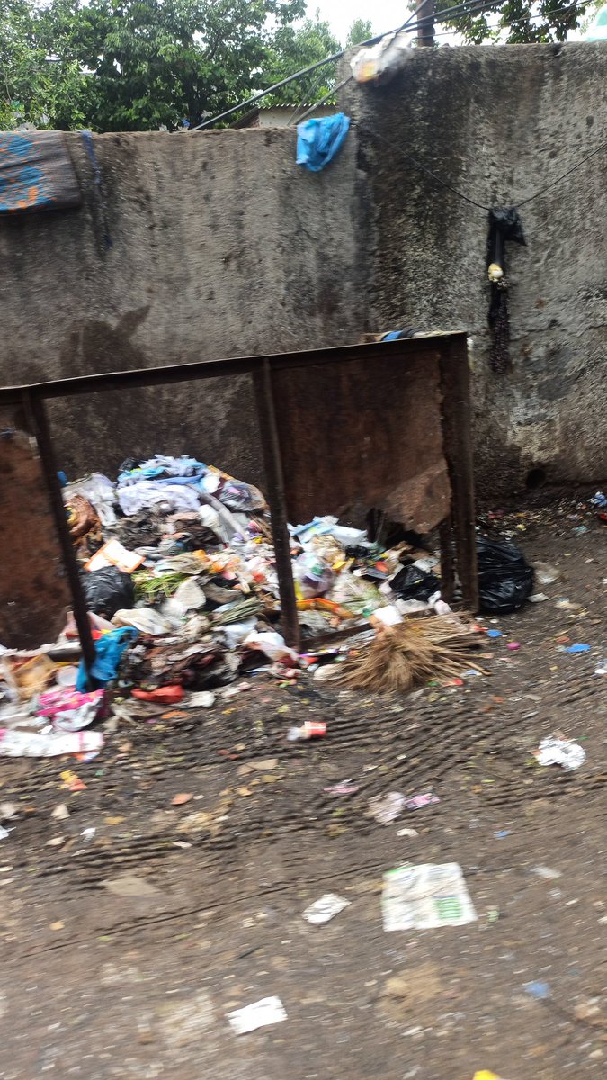 pyspacex's tweet photo. @mybmcWardKE @mybmc @htcleanmymumbai @Clean_mumbai8 @CMOMaharashtra @clean_up_mumbai @Mumbai @andhericitizen @mumbaimatterz @MTPHereToHelp @CPMumbaiPolice @RoadsOfMumbai @marolnaka @BankiMistry @AndheriCitizens @AndheriPeople Day 2 - This is still the same. @mybmcWardKE, @mybmc @mybmcRoads get this cleaned. Location is mentioned in this  thread. https://t.co/LRzlEy3qi0