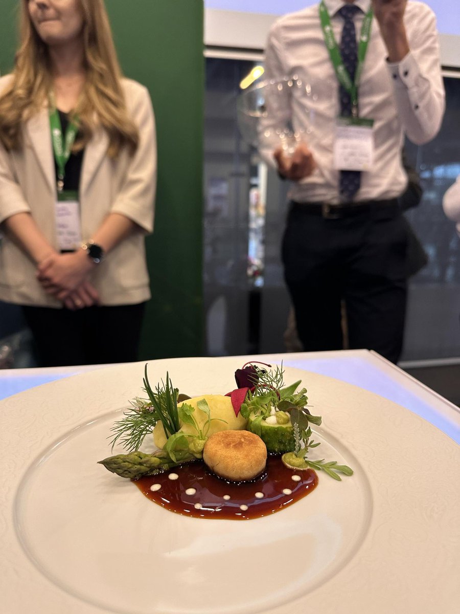 Mięso bez antybiotyków i cierpienia zwierząt? To już się dzieje i to w wydaniu polskim. Wczoraj, podczas wydarzenia Proveg miała miejsce premiera prototypu meatballsa (na zdjęciu) z mięsa komórkowego. Stworzyło go laboratorium LabFarm - gratulacje!