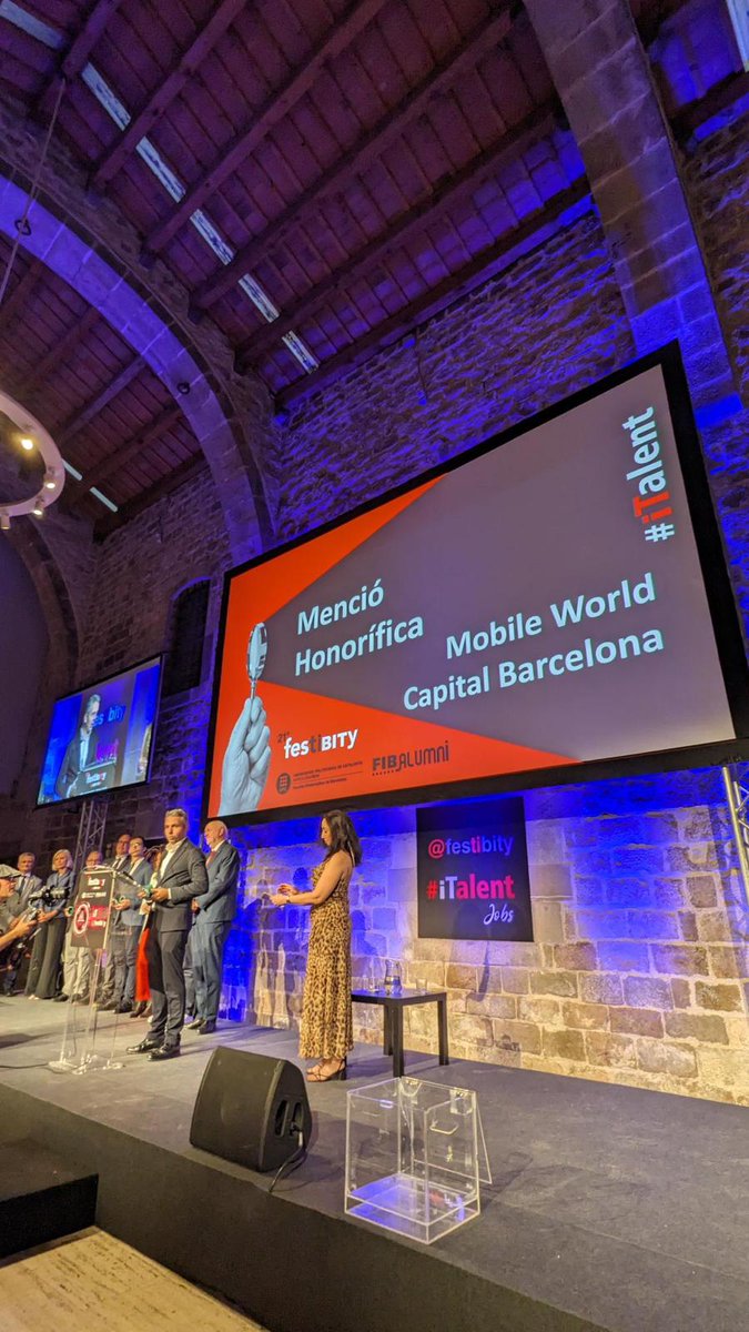 MWCapital's tweet image. 🖥️📰 Molt contents de rebre la Menció Honorífica de la 21a @festibity, dins el marc del iTalent. Agraïm el reconeixement al nostre compromís i contribució al sector de les TIC per fer de Barcelona el hub de talent de referència.